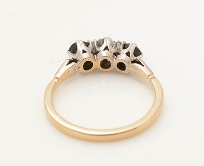 Lot 384 - A sapphire and diamond ring