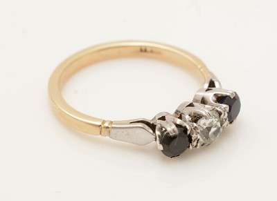 Lot 384 - A sapphire and diamond ring