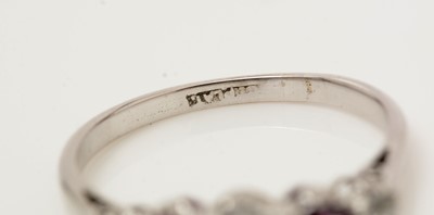 Lot 385 - A ruby and diamond ring