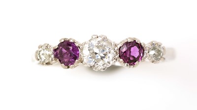 Lot 385 - A ruby and diamond ring