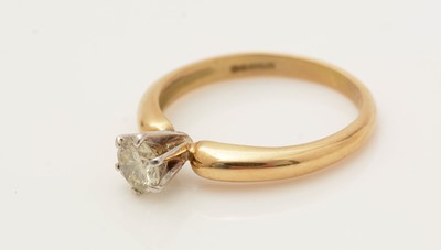 Lot 387 - A single stone diamond ring