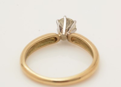 Lot 387 - A single stone diamond ring