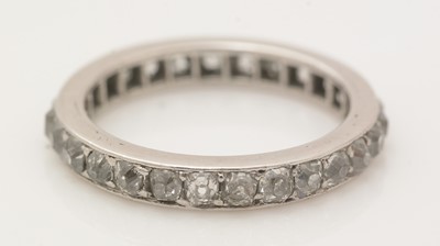 Lot 392 - A diamond eternity ring
