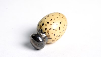 Lot 630 - A Victorian novelty birds egg scent bottle by Saunders & Shepherd, Birmingham, 1885