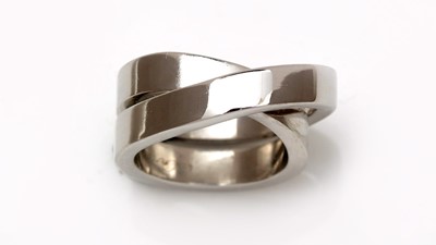 Lot 413 - Cartier: an 18ct white gold ring