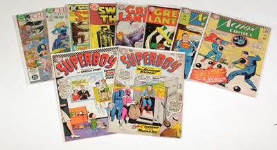 Lot 305 - DC Comics.