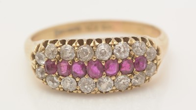 Lot 439 - A diamond and ruby ring