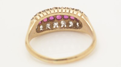 Lot 439 - A diamond and ruby ring