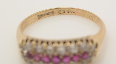 Lot 439 - A diamond and ruby ring
