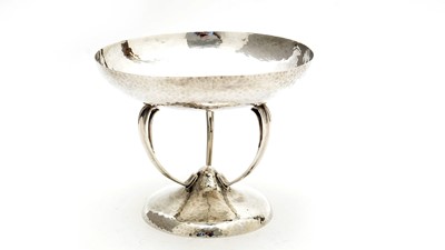 Lot 575 - An Edward VII silver tazza, by J Cameron & Son