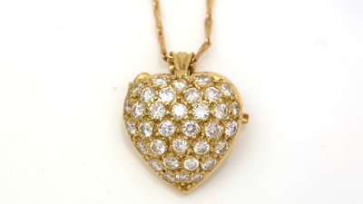 Lot 450 - A heart-shaped diamond pendant/brooch