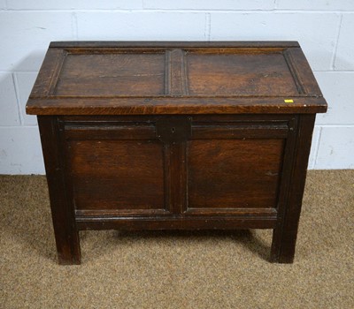 Lot 16 - An oak blanket box.