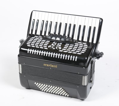 Lot 20 - Scarlatti 72 bass piano accordion