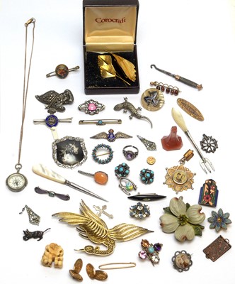 Lot 119 - A selection of costume jewellery
