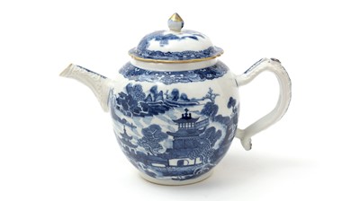 Lot 643 - Chinese export blue and white teapot