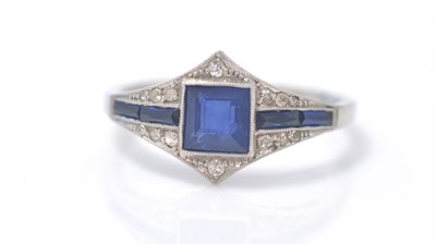 Lot 354 - A sapphire and diamond dress ring
