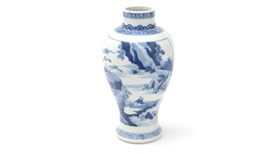 Lot 650 - Chinese blue and white vase