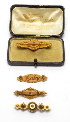 Lot 115 - Four late Victorian and later brooches