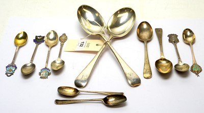 Lot 132 - A pair of silver table spoons and teaspoons
