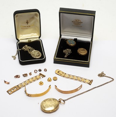 Lot 136 - A selection of gold jewellery and other items