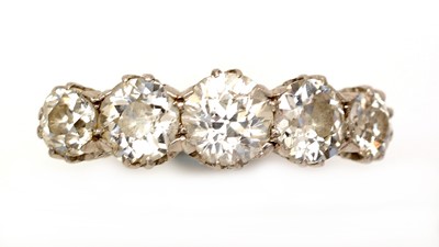 Lot 488 - A five stone diamond ring