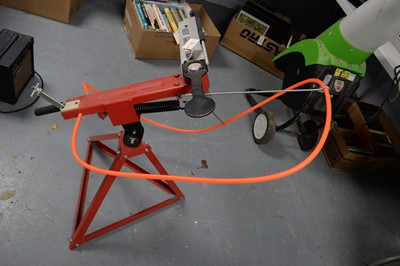 Lot 495 - A clay pigeon trap