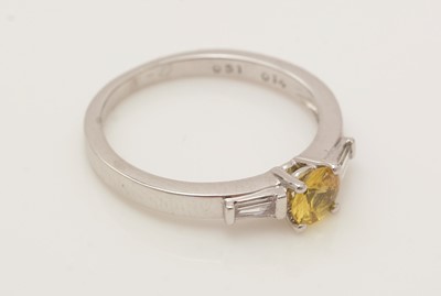 Lot 341 - A yellow sapphire and diamond ring