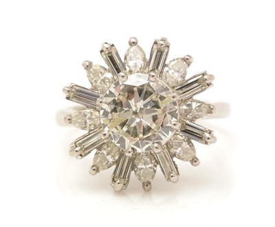 Lot 424 - A diamond cluster ring