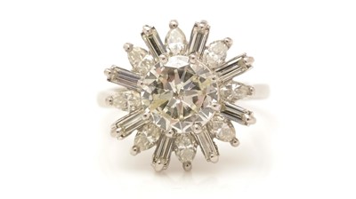 Lot 424 - A diamond cluster ring