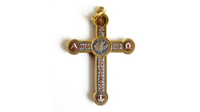 Lot 321 - A micro-mosaic crucifix pendant