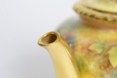 Lot 715 - Fruit painted Worcester Teapot