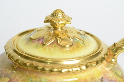 Lot 715 - Fruit painted Worcester Teapot