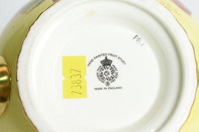 Lot 715 - Fruit painted Worcester Teapot