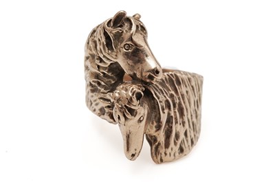 Lot 413 - A 9ct gold horse and foal pattern ring