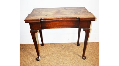 Lot 31 - An 18th Century mahogany tea table.