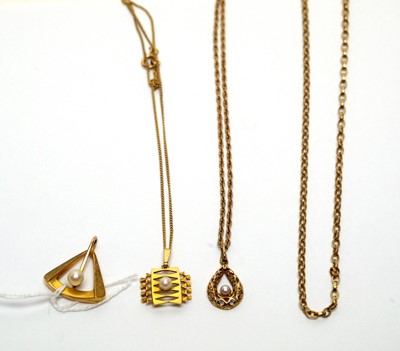 Lot 164 - Three cultured pearl pendants