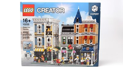 Lot 79 - LEGO Creator Assembly Square, are 10255