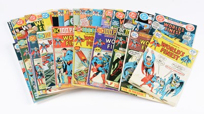 Lot 915 - DC Comics.