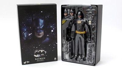Lot 302 - Hot Toys DC Batman Returns
