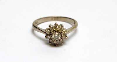 Lot 188 - A diamond cluster ring