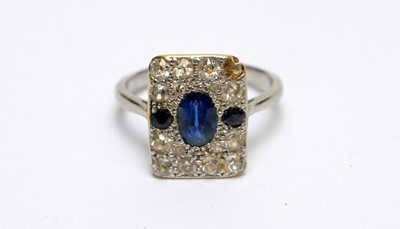 Lot 189 - An early 20th Century sapphire and diamond ring