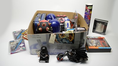 Lot 205 - A selection of Star Wars collectables.