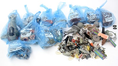 Lot 193 - A quantity of Star Wars action figures.