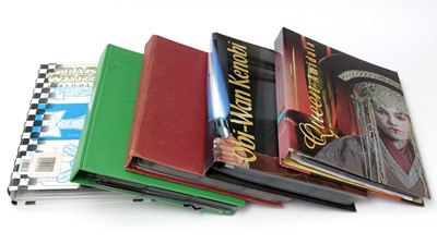 Lot 286 - Star Wars: a large quantity of collectors' trading cards; and Star Wars medallions.