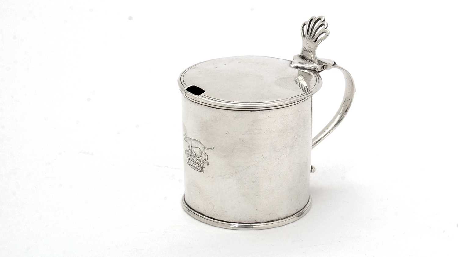 Lot 178 - A George III silver North Country provincial mustard pot.
