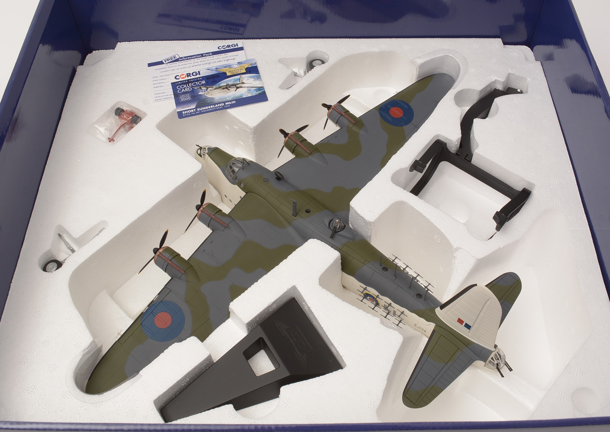 Lot 4 - Corgi limited edition Aviation Archive 1:72