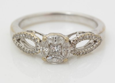 Lot 505 - A diamond ring