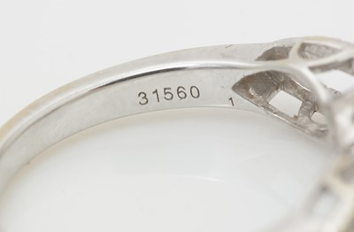 Lot 505 - A diamond ring