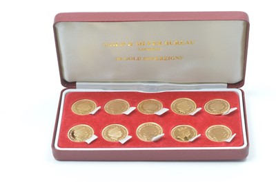 Lot 922 - A set of ten Queen Elizabeth II gold sovereigns
