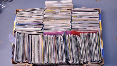 Lot 151 - A quantity of 80s singles.